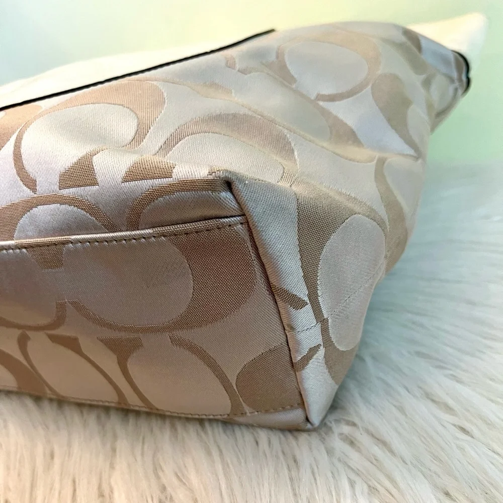 Coach Laura Signature Tote